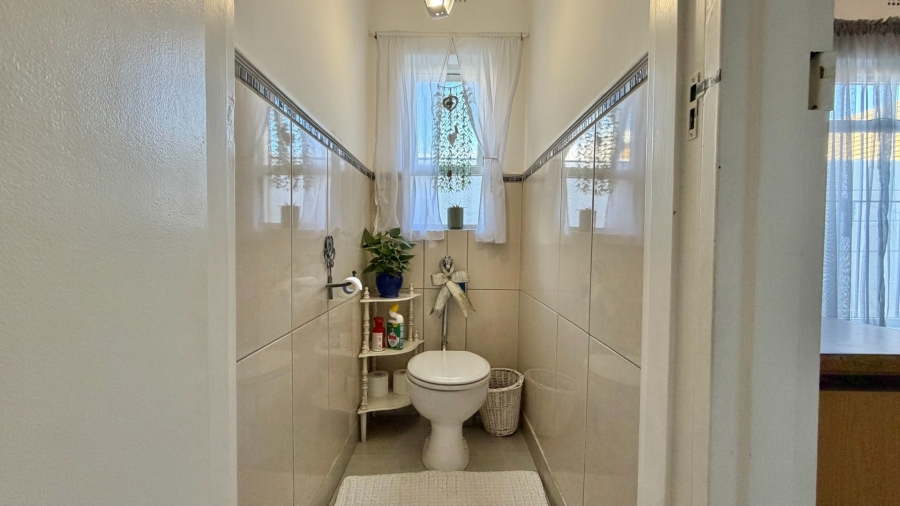 5 Bedroom Property for Sale in Winslow Western Cape